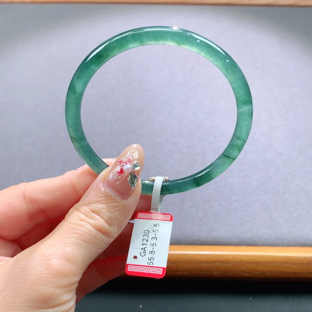 翡翠手镯未镶嵌天然翡翠手镯叮当镯