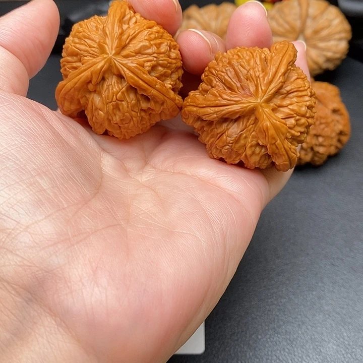 武***主文玩核桃把件白奔