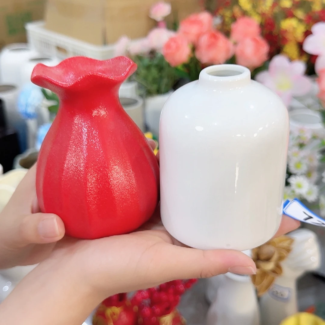 一红一白小陶瓷微瑕