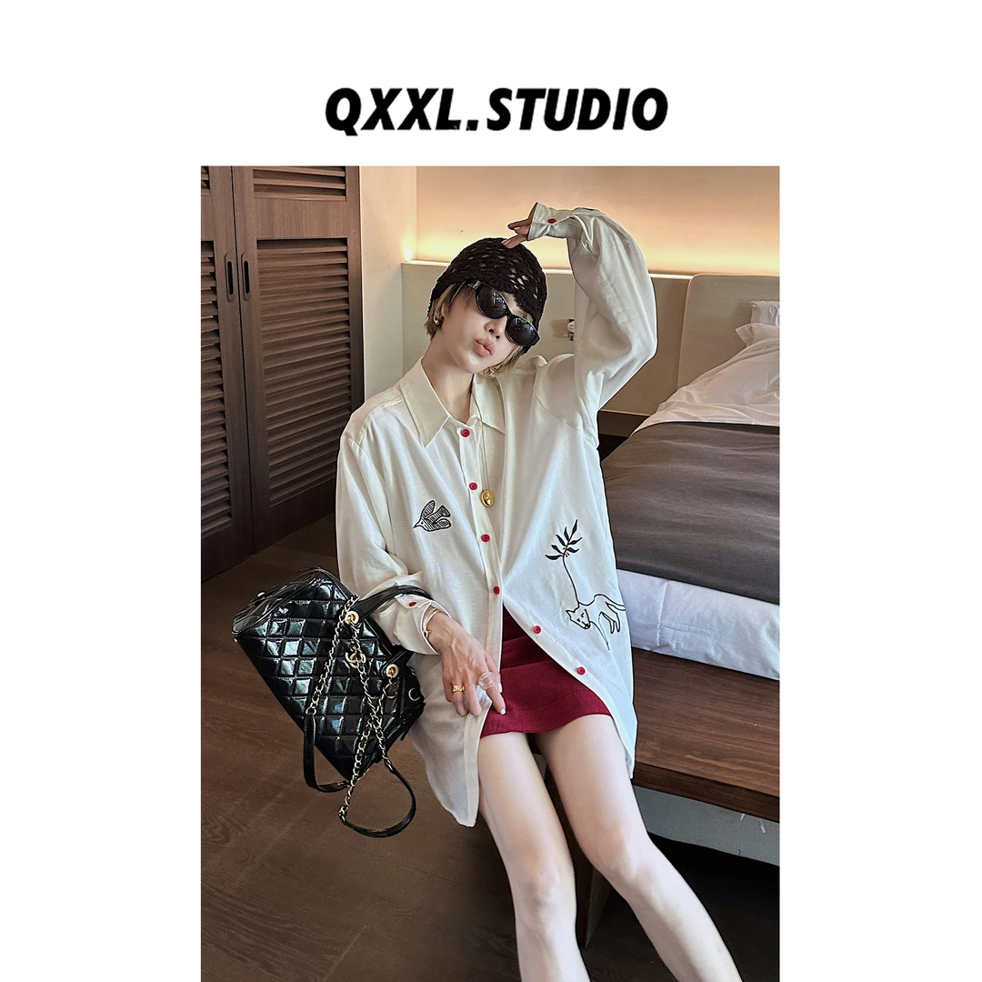 邱小小丽呀 早秋涂鸦刺绣长袖衬衫女百搭别致设计感翻领外搭上衣