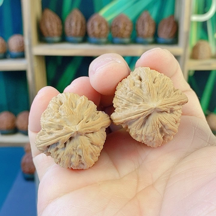 吊坠文玩核桃74白狮子33尺