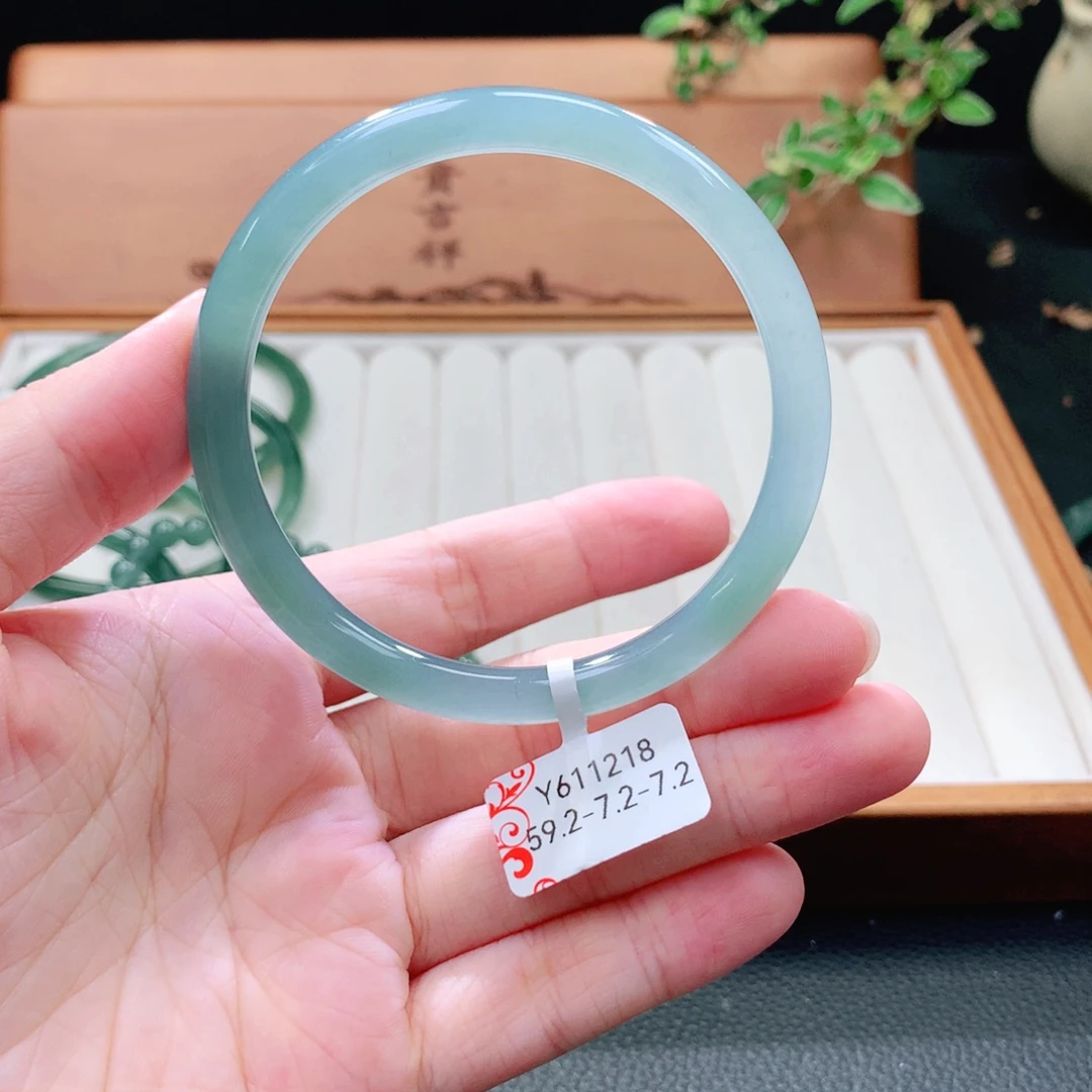 翡翠未镶嵌手镯（圆镯）
