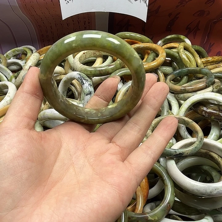 冉***姥蛇纹石玉未镶嵌手镯