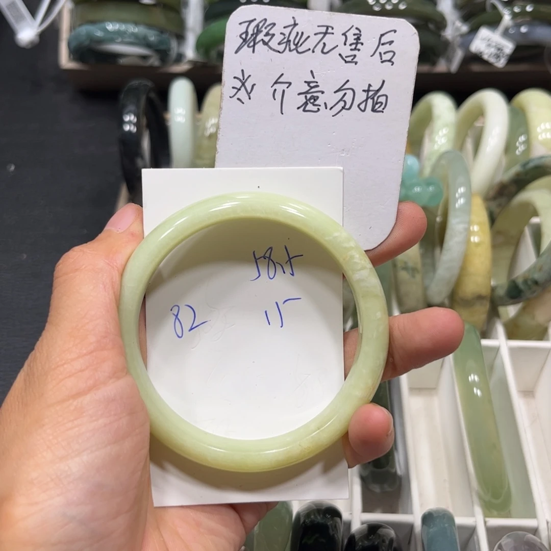 未镶嵌蛇纹石玉颈饰
