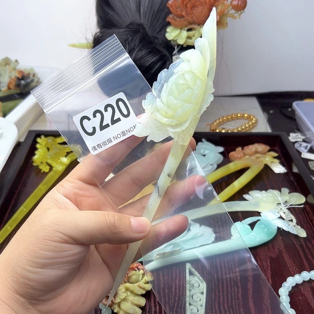 蛇纹石玉合金颈饰嘻****）