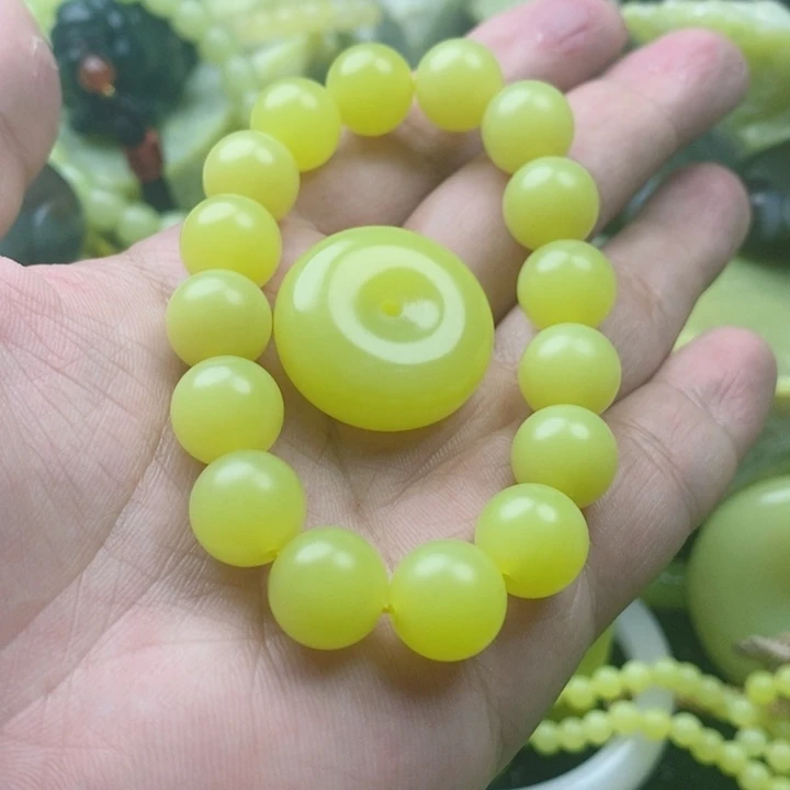 晓***文布新疆若羌黄玉卡12 平安扣
