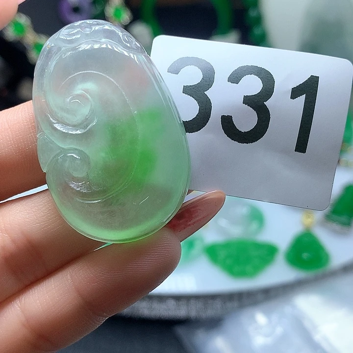 翡翠吊坠(赠链)未镶嵌