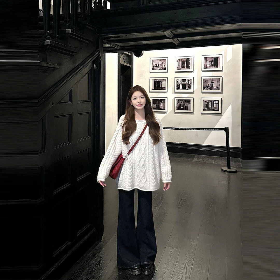 韩系麻花白色圆领设计感针织毛衣女秋季新款高腰直筒阔腿裤两件套