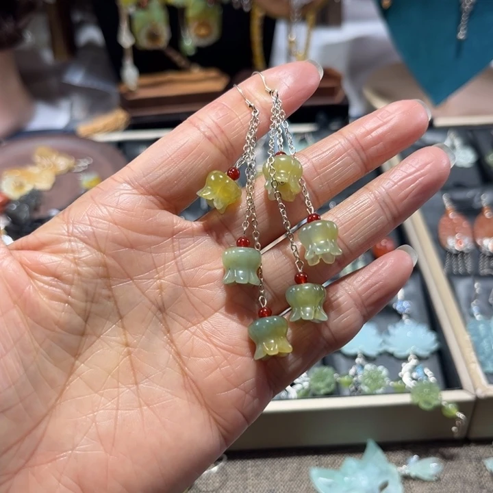 蛇纹石玉未镶嵌耳饰
