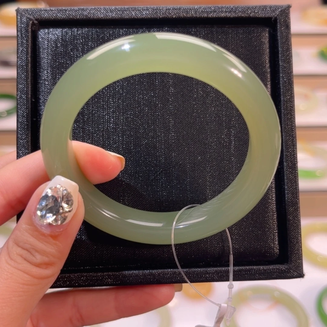 和田玉未镶嵌手镯冰绿晴