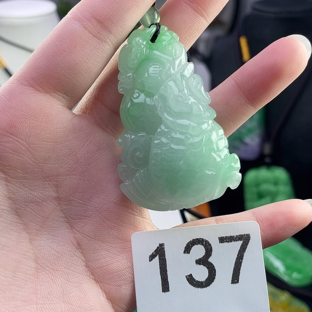 翡翠未镶嵌吊坠(赠链)