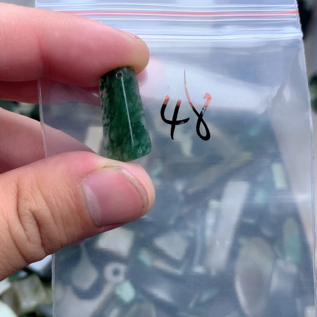 独山玉未镶嵌珠宝半成品