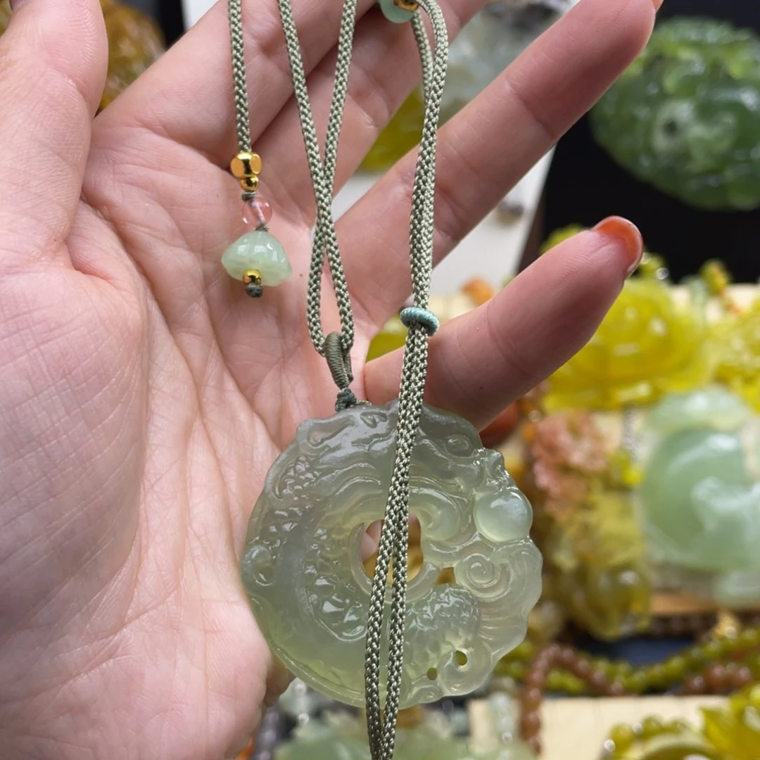 未镶嵌蛇纹石玉颈饰