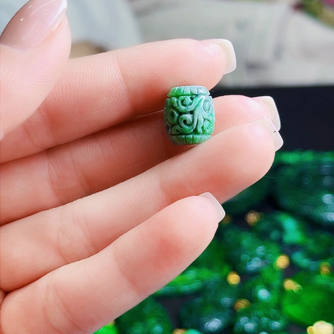 颈饰未镶嵌翡翠多样性