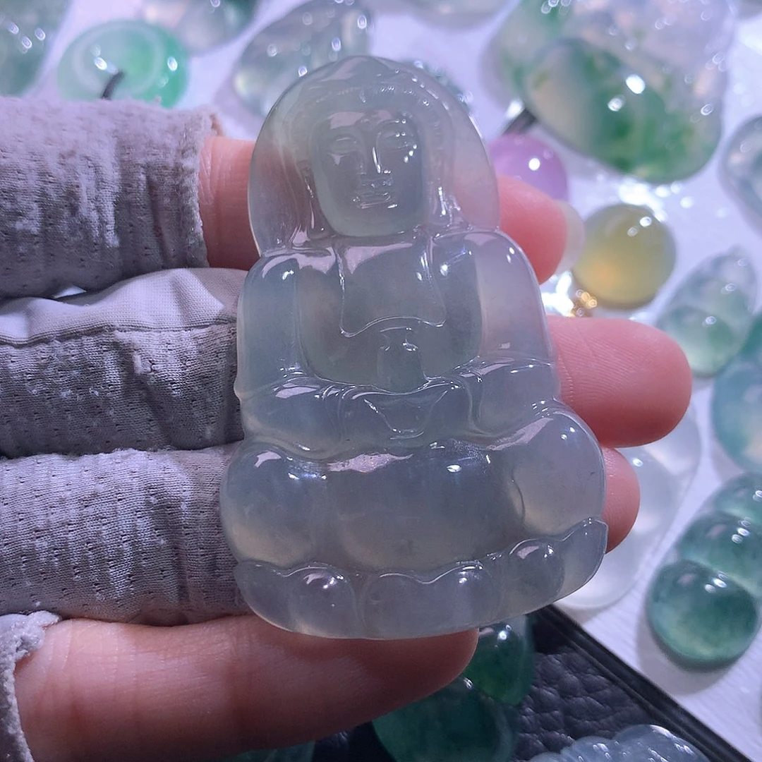 翡翠未镶嵌颈饰观音