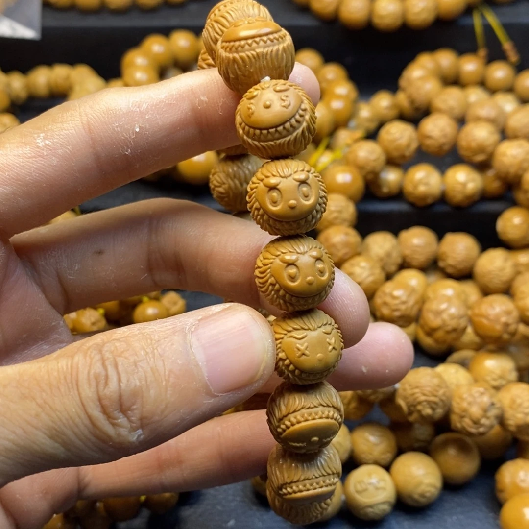 手串猴头核桃拉布布