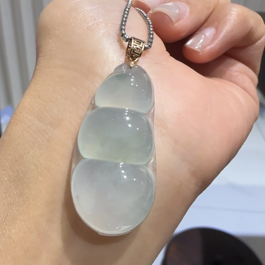 翡翠18K金镶嵌颈饰福豆