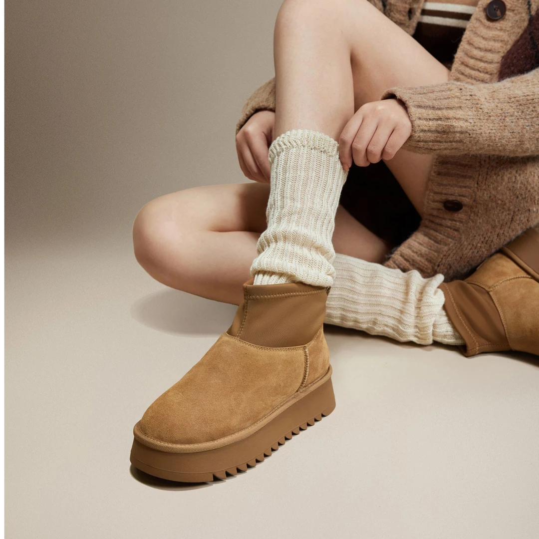 千百度厚底加绒保暖时尚雪地靴女款百搭冬季新款增高暖暖短靴棉鞋