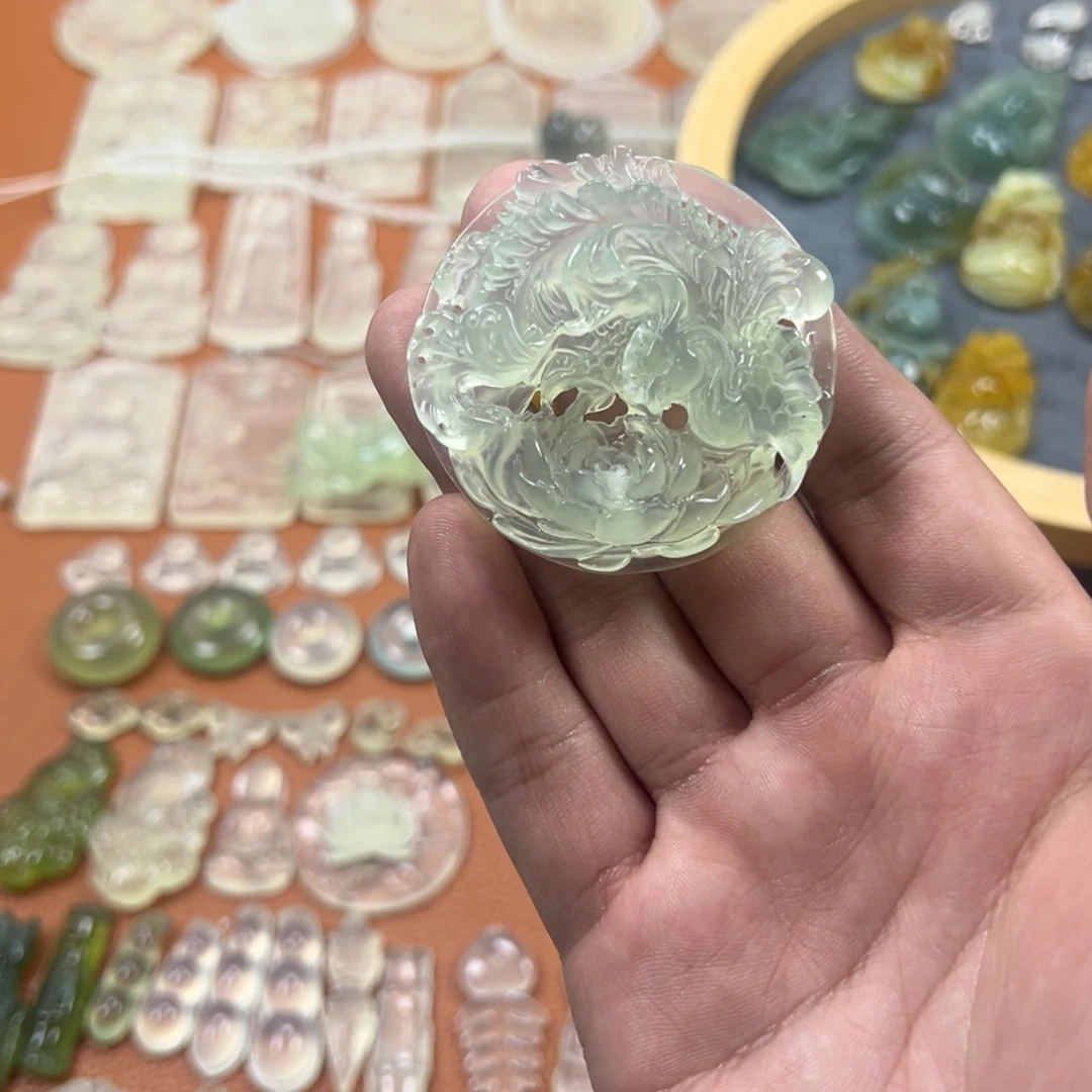 晴***儿蛇纹石玉未镶嵌颈饰