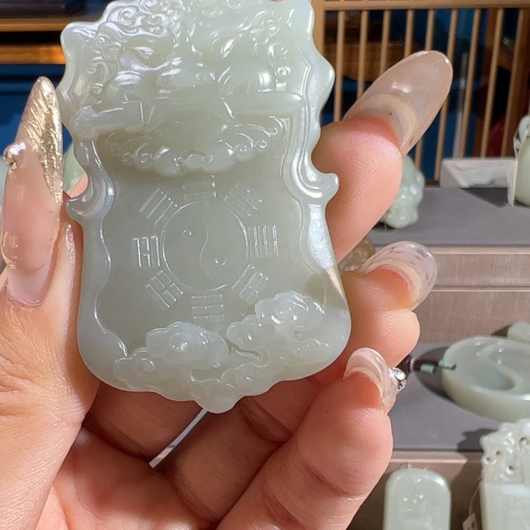 颈饰未镶嵌和田玉（糖玉）