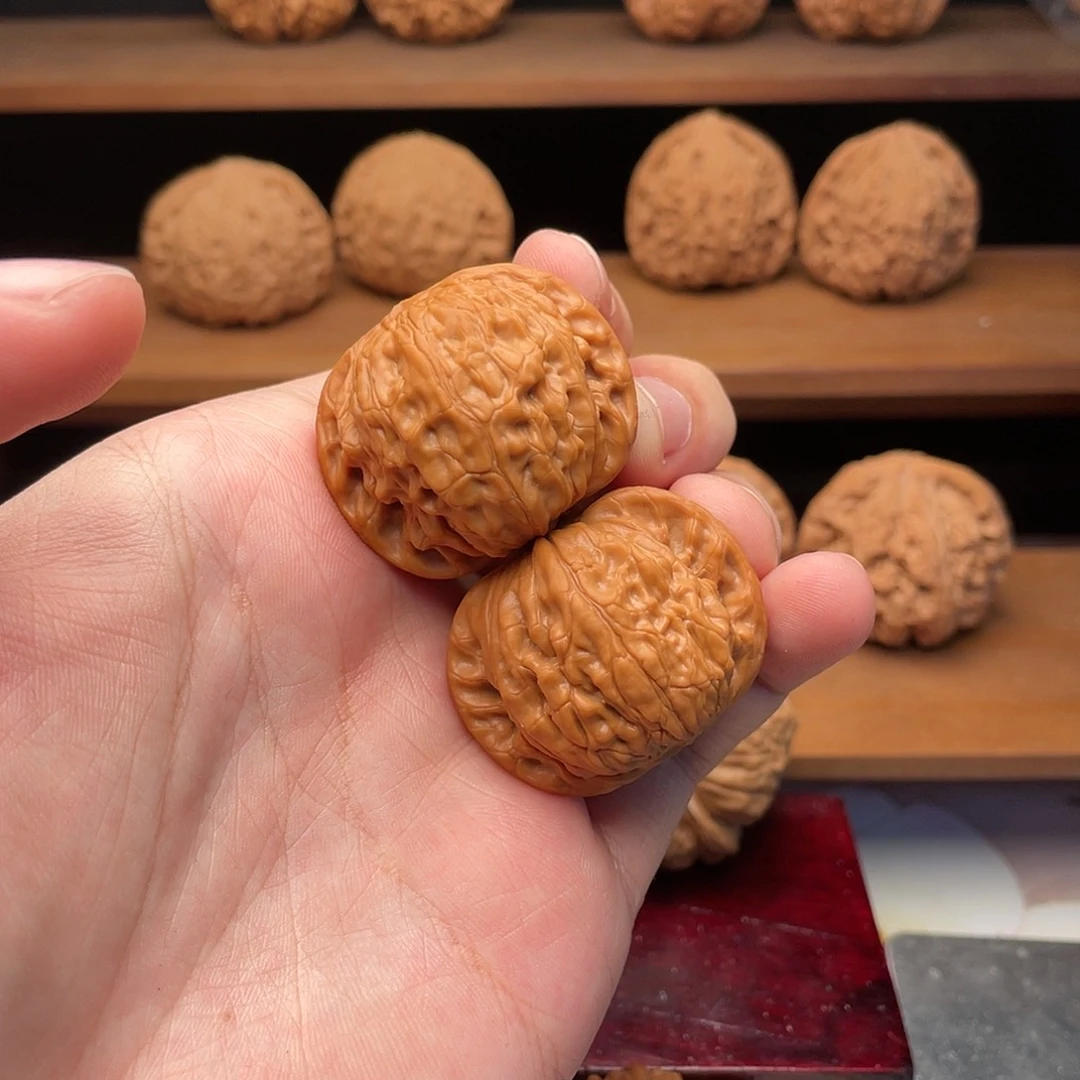 文玩核桃把件38山地红皮正磨