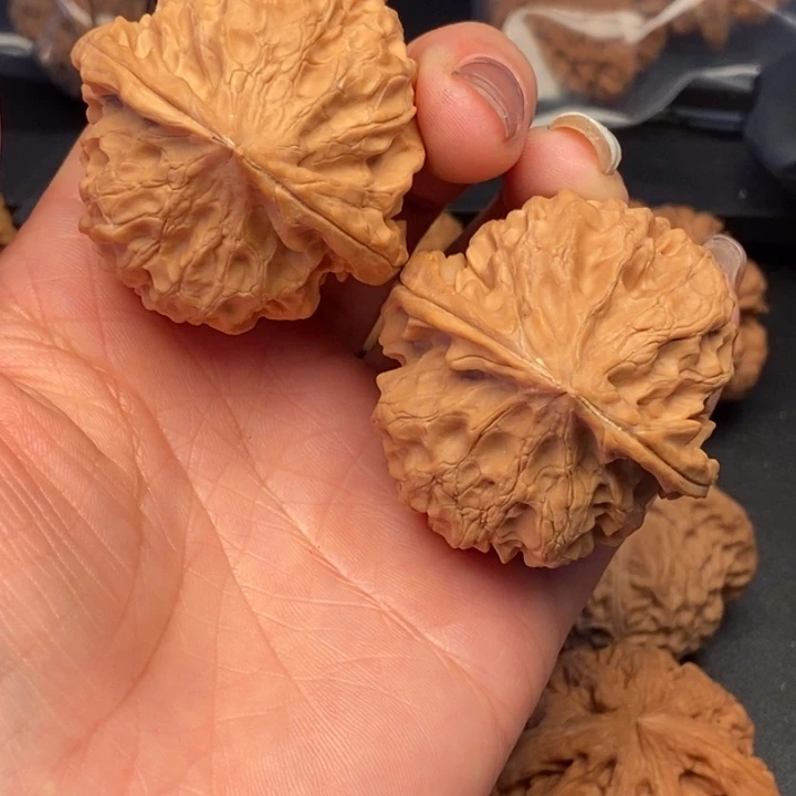 心***静吊坠文玩核桃蜂窝煤