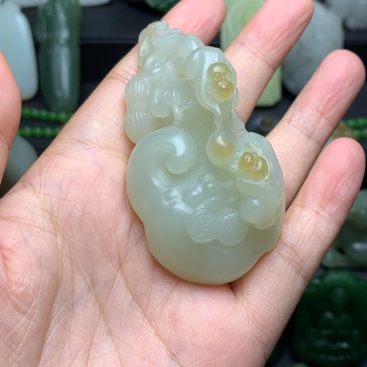 ****儿和田玉未镶嵌颈饰
