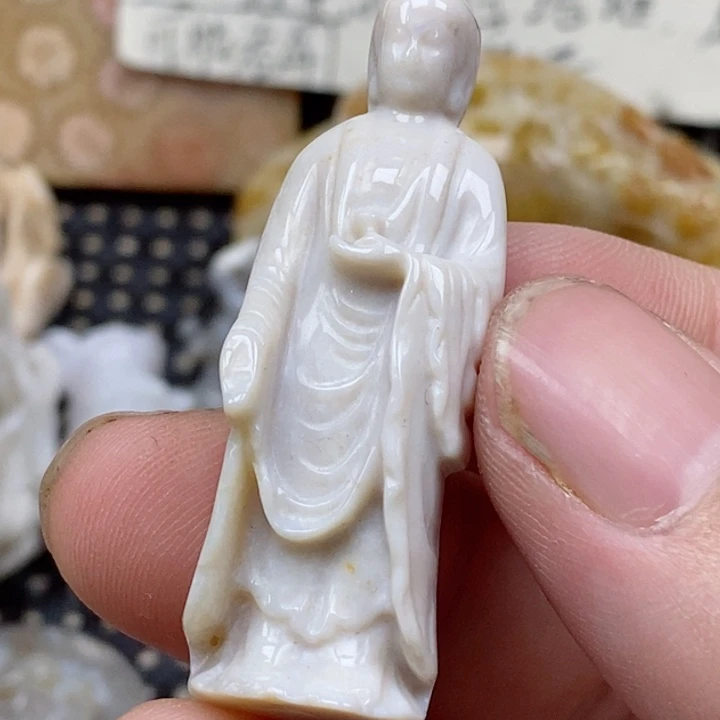 颈饰未镶嵌硅化珊瑚（珊瑚玉）