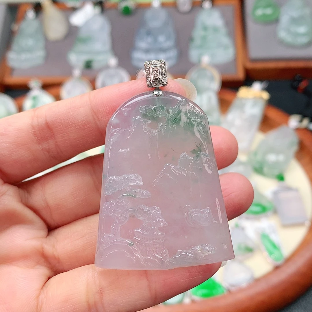 颈饰18K金镶嵌翡翠山水牌