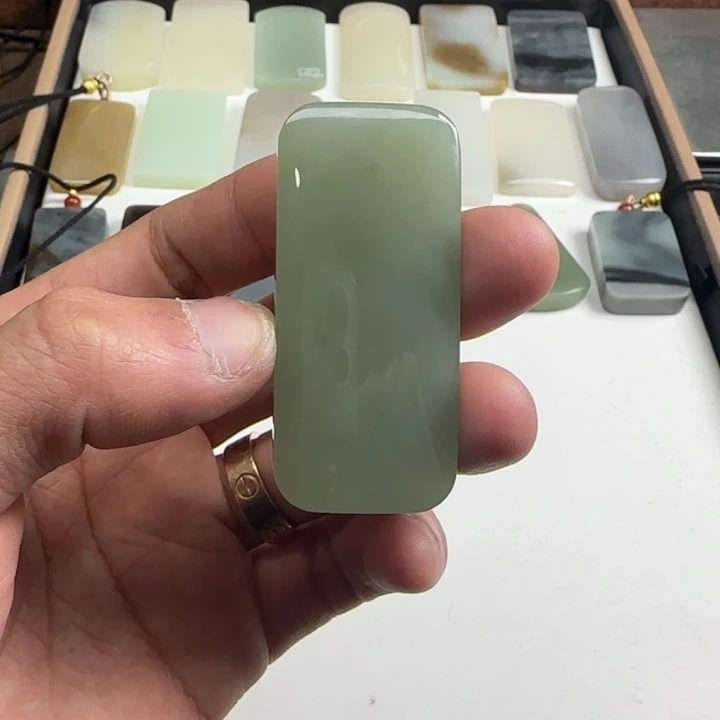 和田玉颈饰未镶嵌偶*