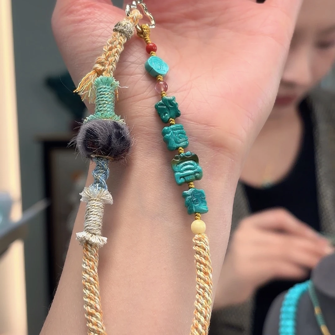 绿松石未镶嵌颈饰