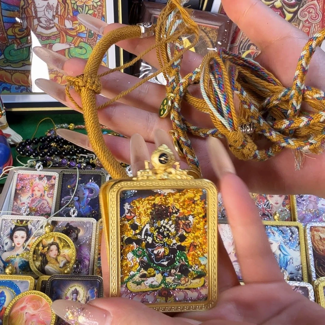 吊坠六臂大黑天唐卡