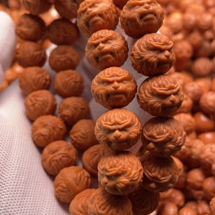 猴头核桃吊坠很*静斗战胜佛