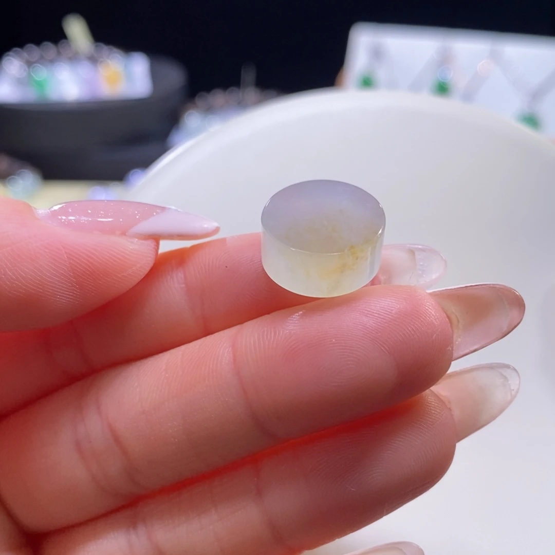 小****翡翠未镶嵌颈饰翡翠冰飘黄平扣放漏价（分单付）