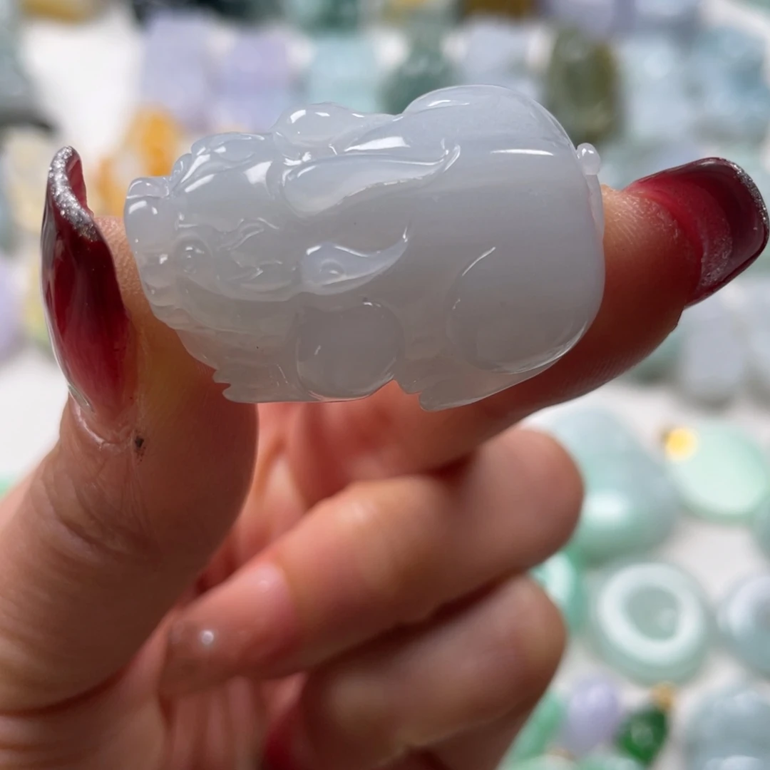 翡翠吊坠(赠链)未镶嵌