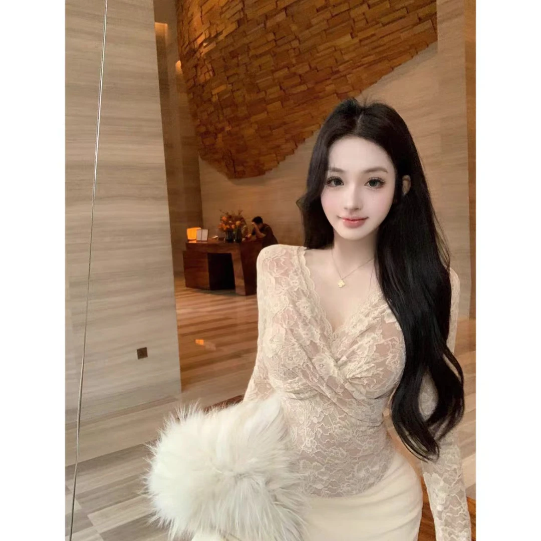 曼曼【韩欲女友~】纯欲风交叉v领长袖磨毛蕾丝上衣3857#