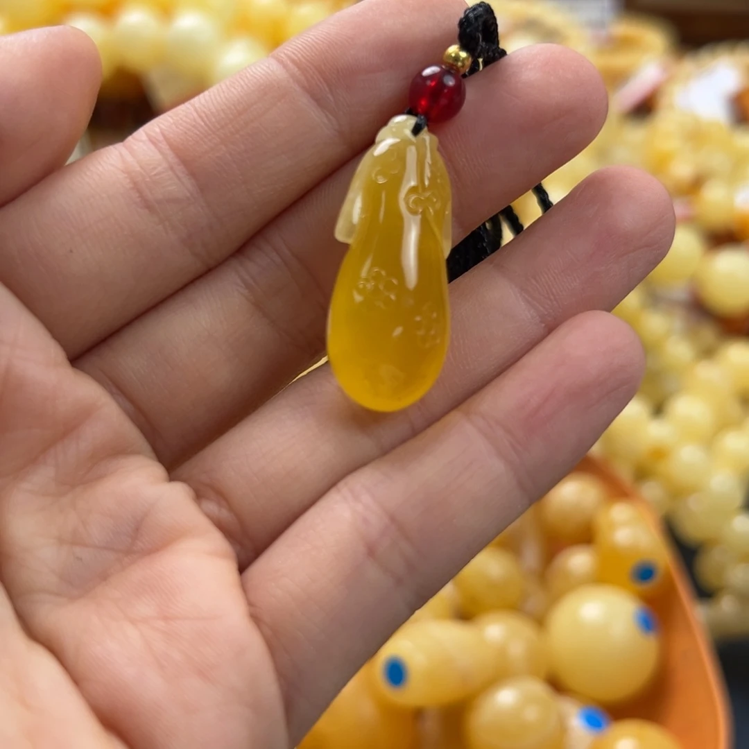 未镶嵌琥珀珠宝奇石