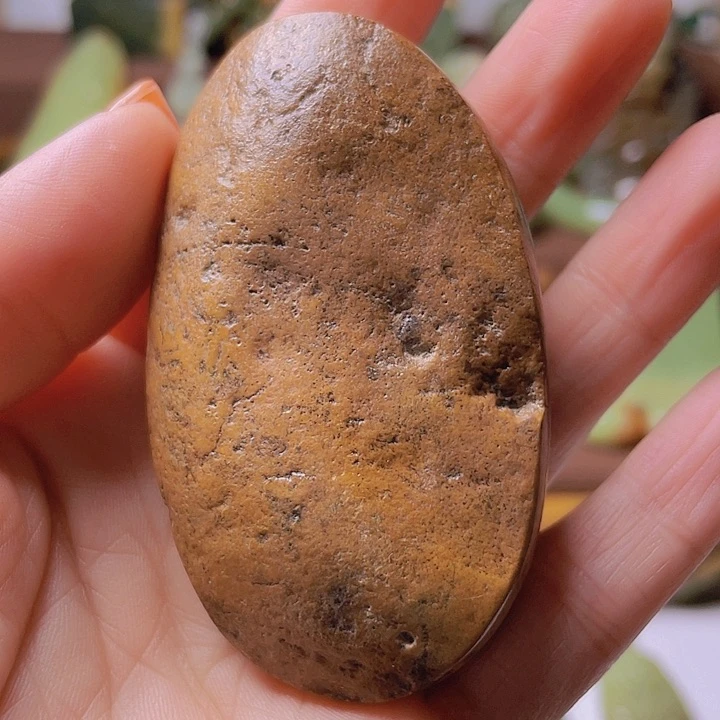 未镶嵌岫岩河磨玉（透闪石质玉）把件