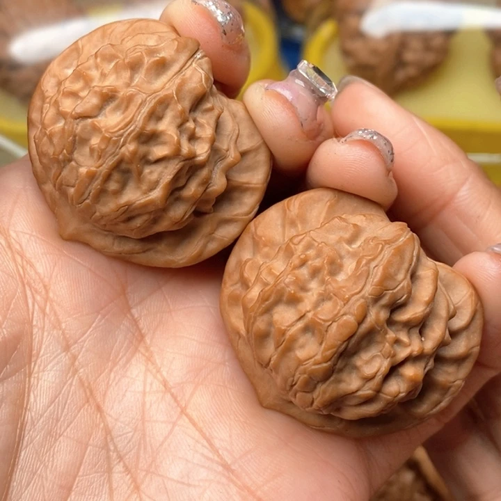 吊坠桃核瓷娃娃39