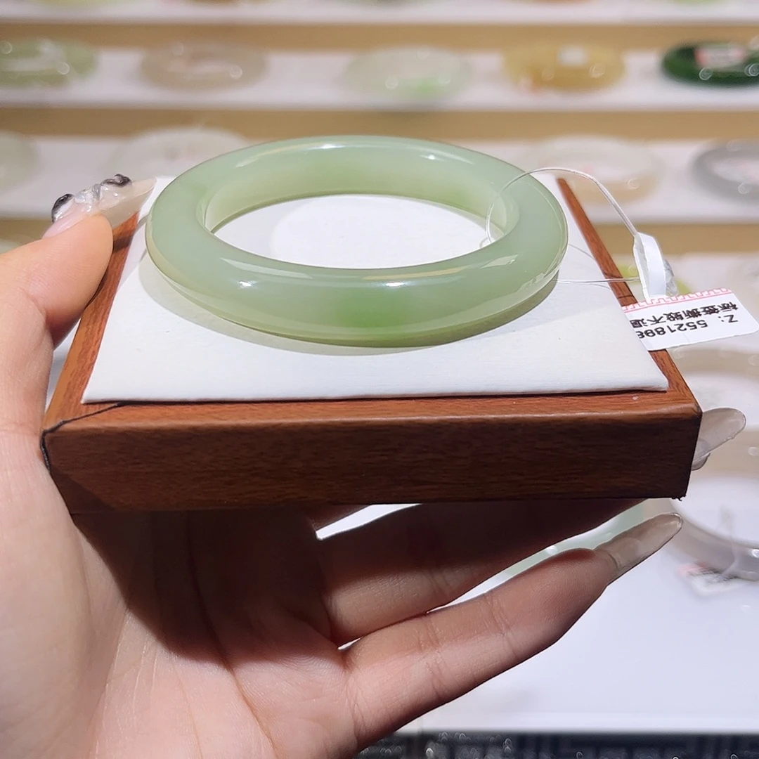 和田玉未镶嵌手镯晴翠