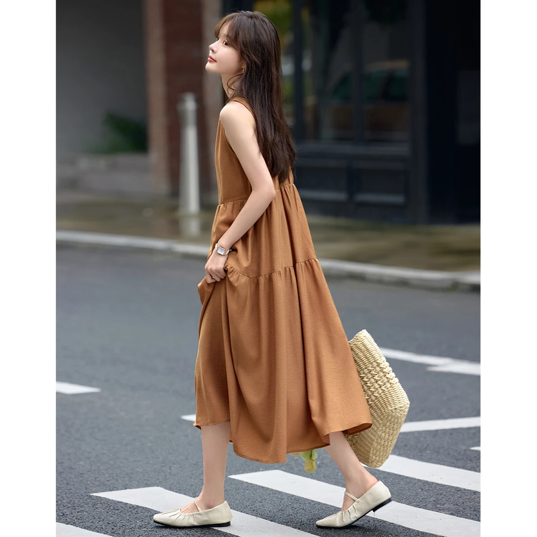 沫晗依美2025夏季新款海边打卡连衣裙度假无袖背心女装连衣裙2672