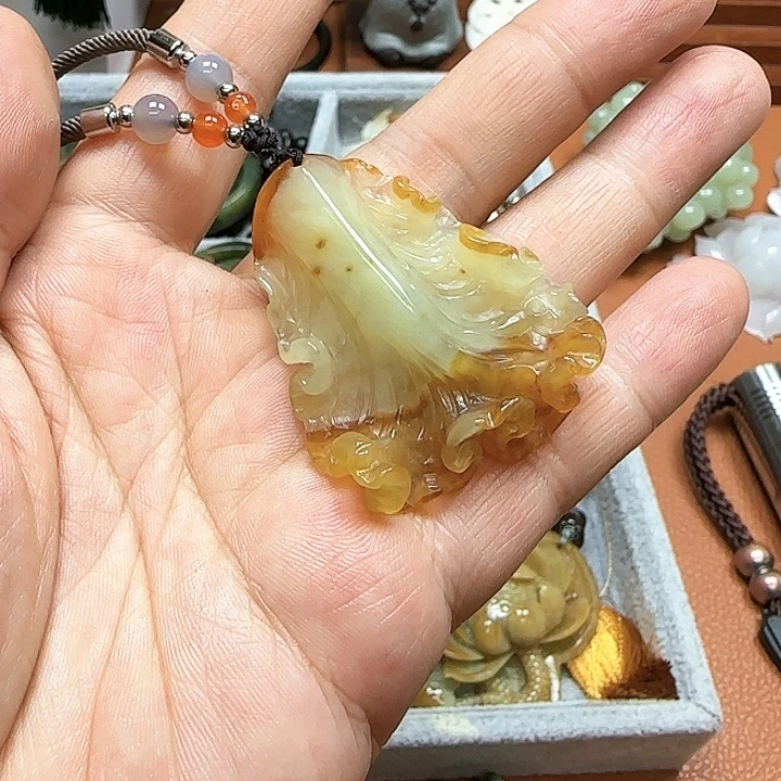 蛇纹石玉颈饰未镶嵌蕾*姐