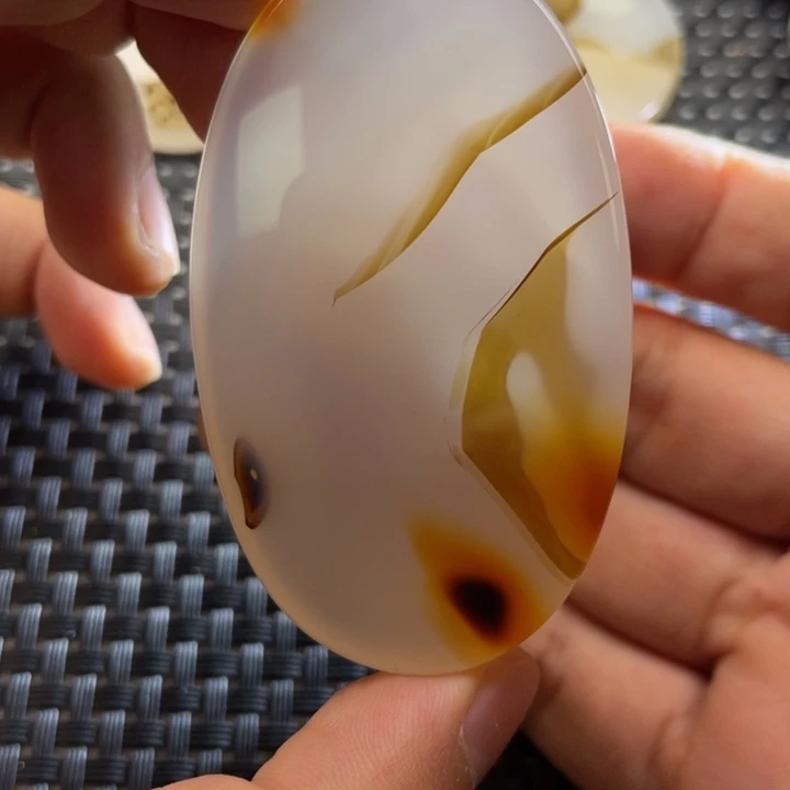 未镶嵌颈饰玛瑙/玉髓燃*?
