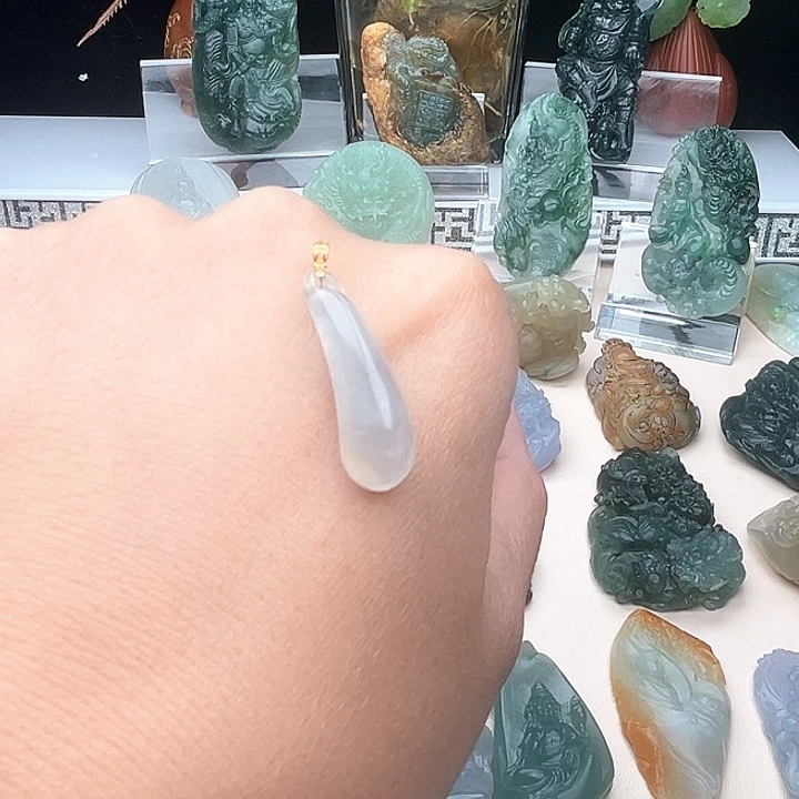 翡翠18K金镶嵌颈饰福瓜