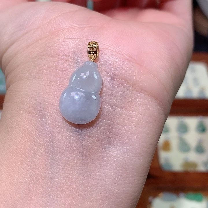 颈饰18K金镶嵌翡翠