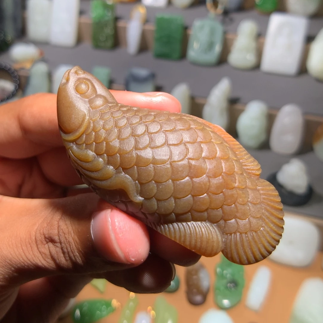 虫***飞和田玉未镶嵌颈饰