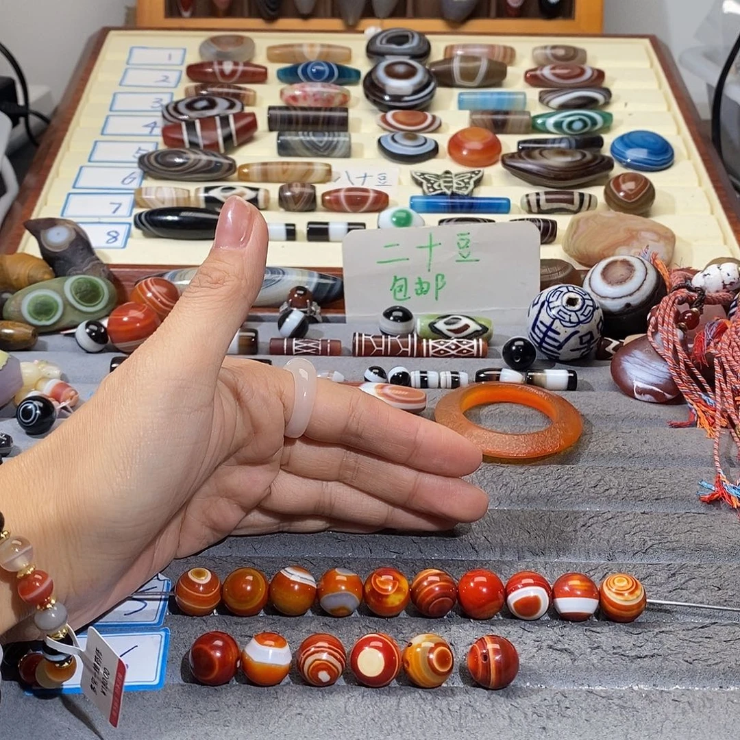 校***尉玛瑙/玉髓合金颈饰