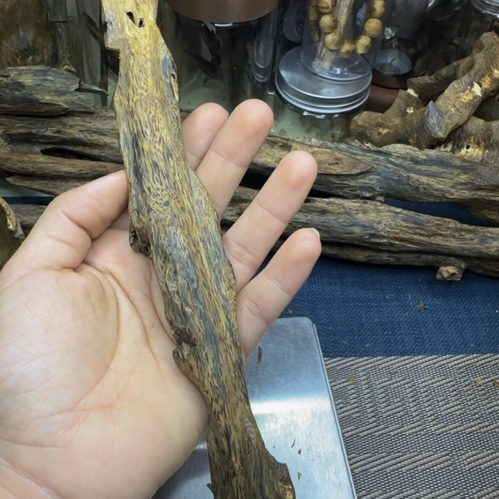 楠木小*奇楠天然虫漏香37克