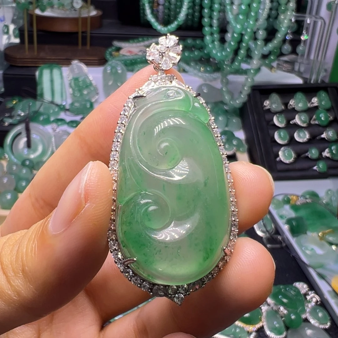 石英岩玉未镶嵌颈饰