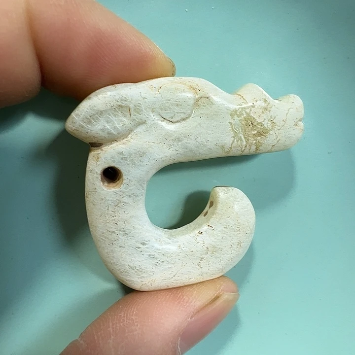 透闪石质玉未镶嵌挂件